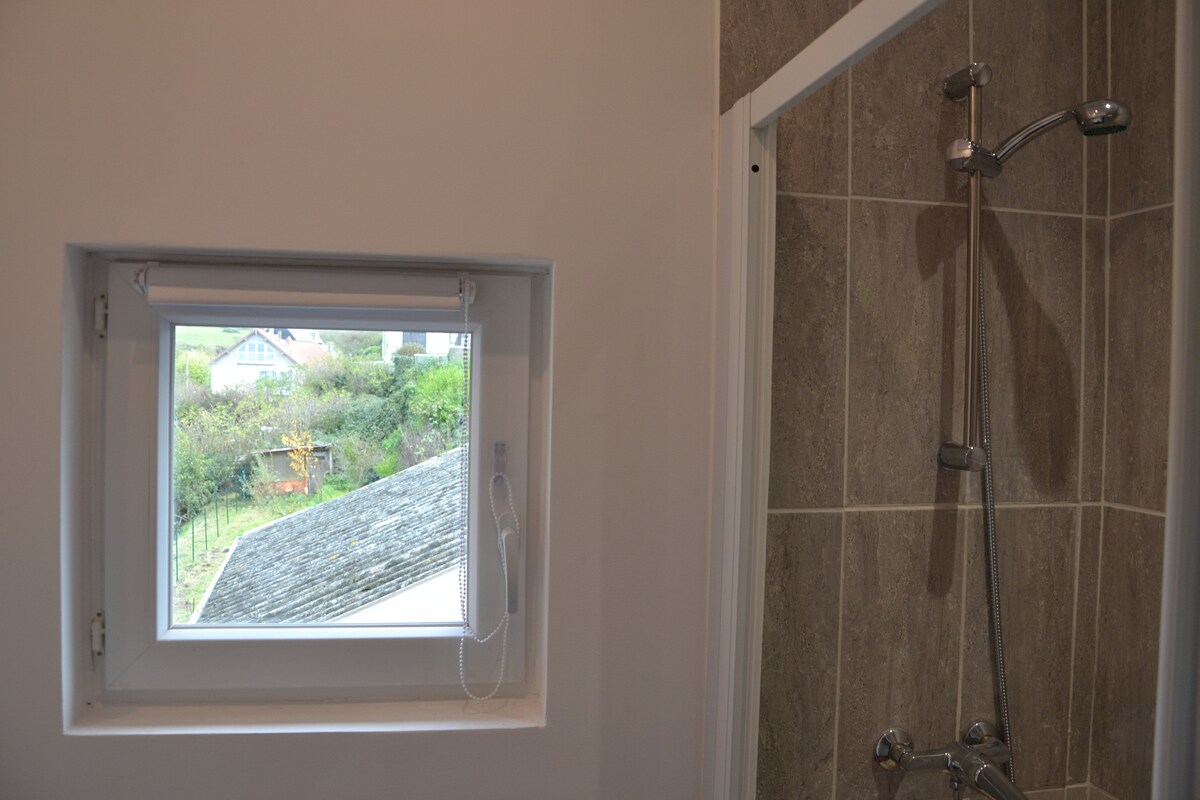 Salle de douche de la suite parentale, douche à l'italienne