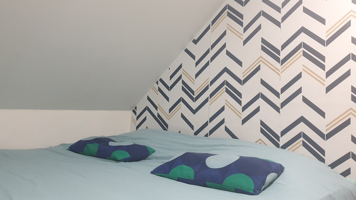 Papier peint bleu de l'espace chambre