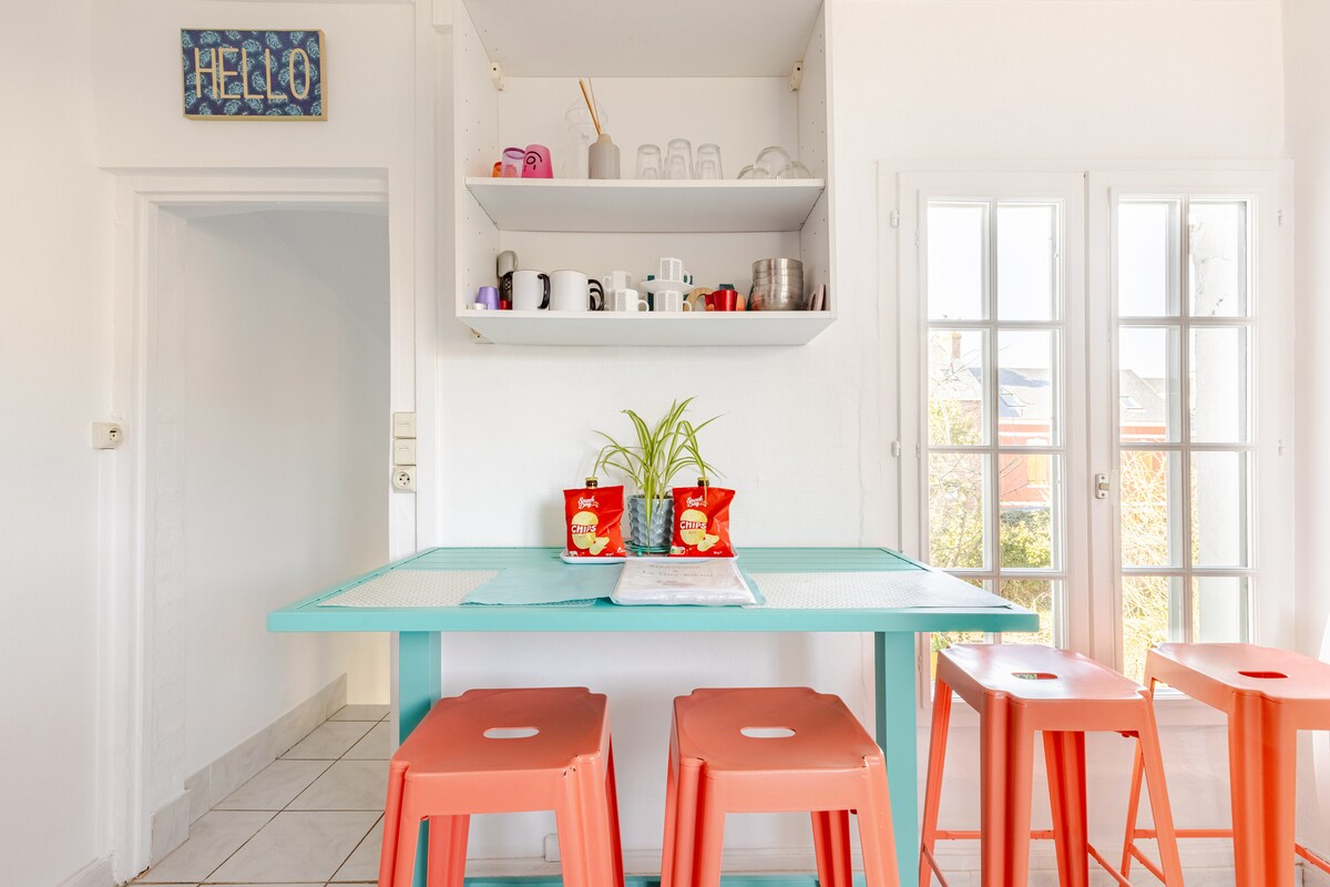 Cuisine équipée et coin repas