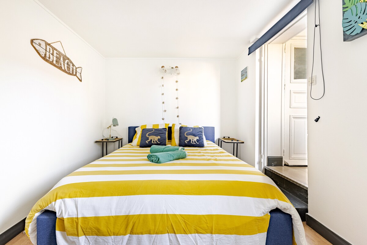 Chambre avec espace bureau